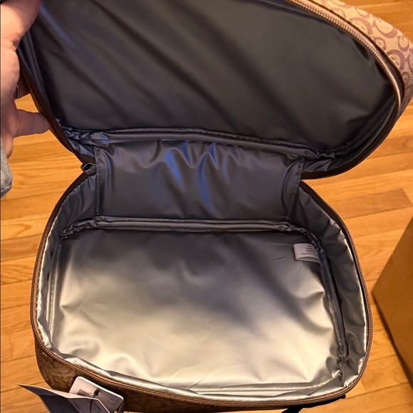 Guess Tan Monogram Lunch bag NWT - Picture 6 of 6